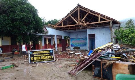 sdn tamanjaya  rusak diterjang tsunami