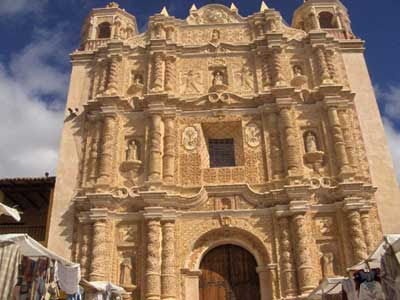 Detalle de la fachada barroca del Templo de Santo Domingo
