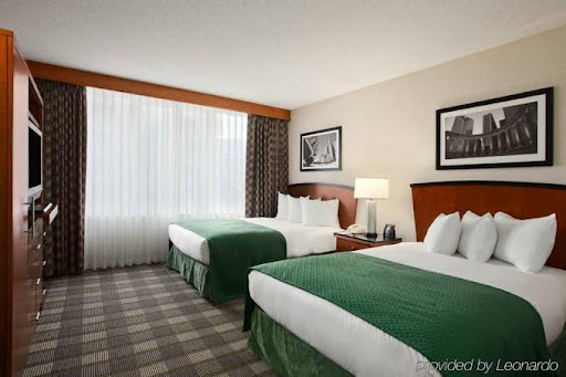 Hotel «Embassy Suites Chicago Downtown Magnificent Mile», reviews and photos, 511 N Columbus Dr, Chicago, IL 60611, USA