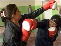 Boxeadoras afganas durante un entrenamiento