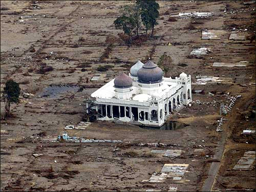 masjid yang masih kokoh di terjang tsunami