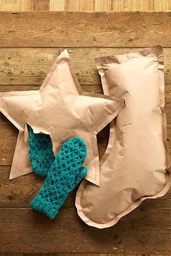 Great idea for paper gift packets. Cut through both layers of paper, then sandwich a gift between the two shapes and stitch along the edges using contrasting thread.