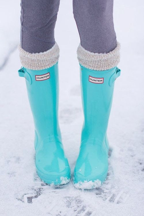 Loving these Tiffany blue wellies! Adorable.