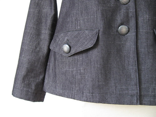 Front pocket with buttons and hem