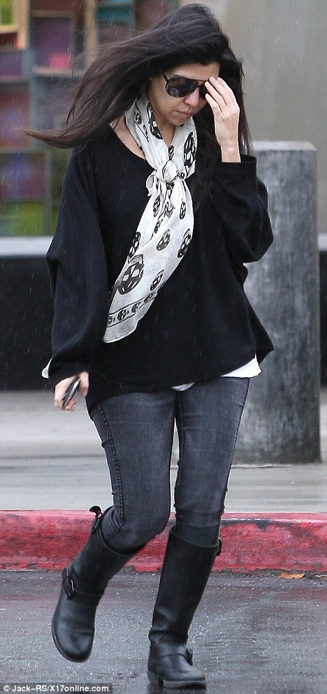 http://i.dailymail.co.uk/i/pix/2011/12/13/article-2073630-0F27CC2200000578-537_468x994.jpg