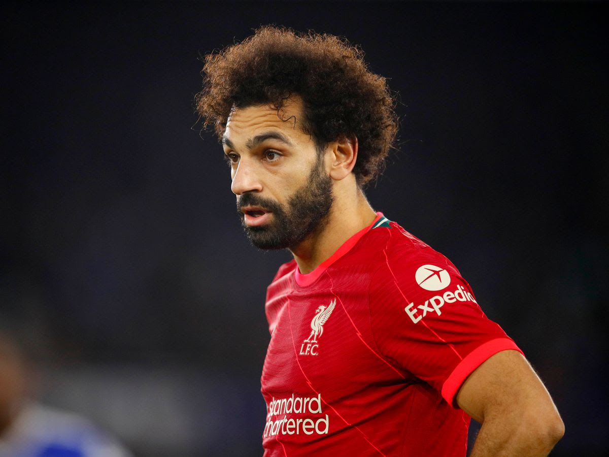 Mohamed Salah gets cheeky offer to join Premier League rival as Liverpool delay contract