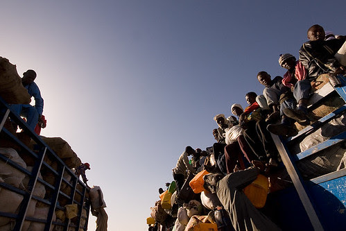 Camion carico di migranti nel deserto del Niger, foto di Nygus