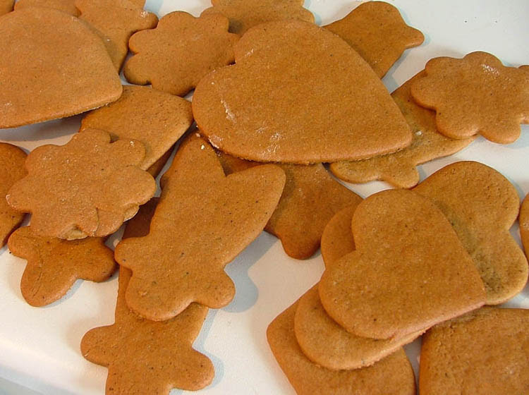 File:Freshly baked gingerbread - Christmas 2004.jpg