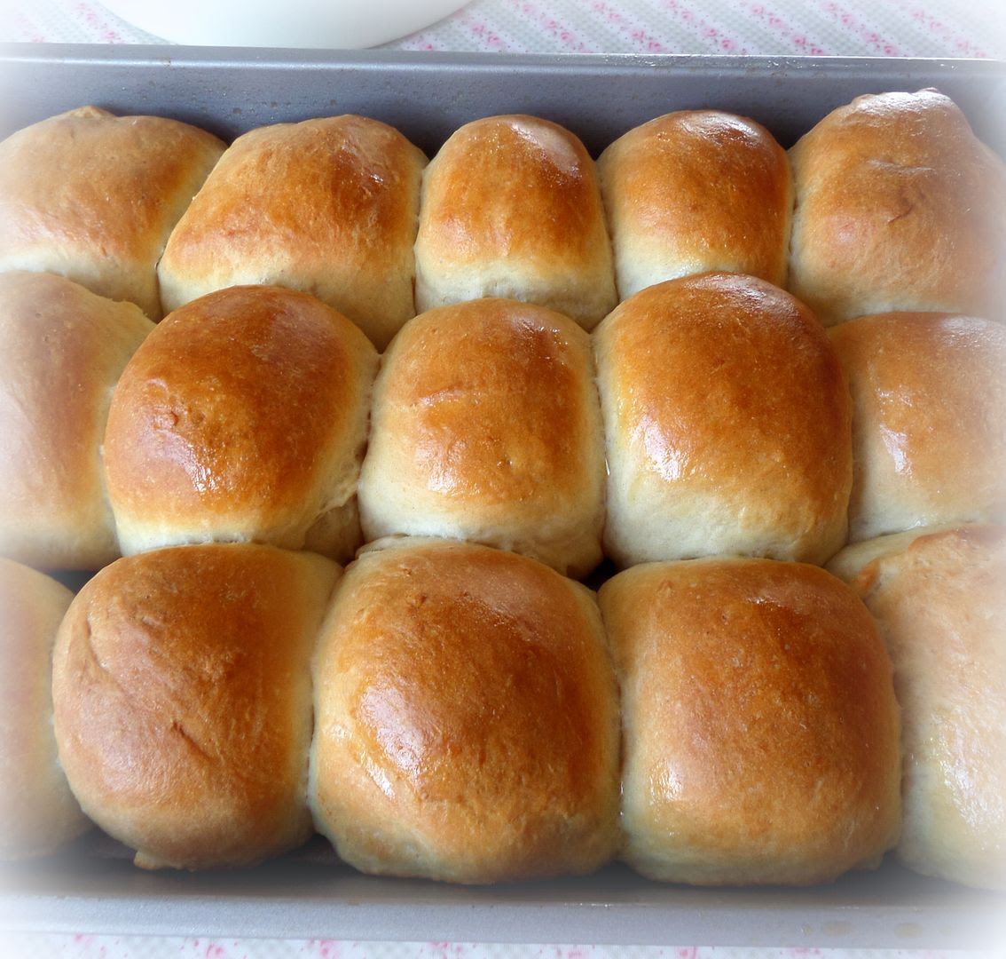 Old Fashioned Pull-Aparts (Dinner rolls)