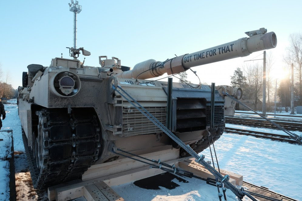 В Гаркалне опять разгружали американские танки, а это — интересные детали процесса