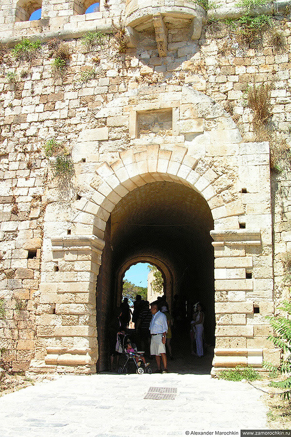 Вход в крепость Фортецца в Ретимно