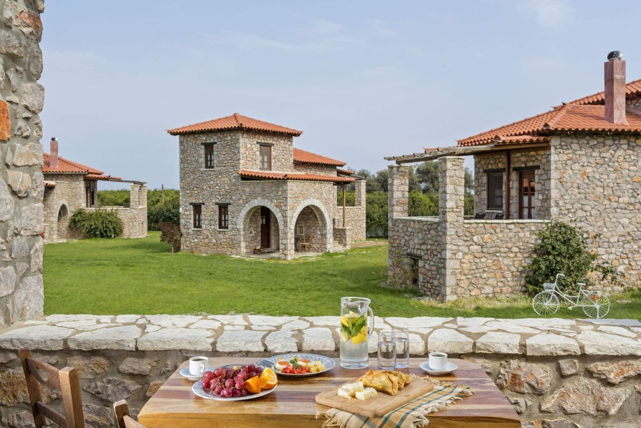 Αποτέλεσμα εικόνας για Ξενώνας Αγρόκτημα Λεωνίδιο