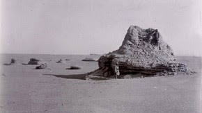 Ruined structure, Miran Fort, Sir Marc Aurel Stein, 1914. Photo 392/28(357), © The British Library Board
