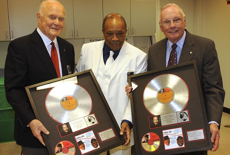 File:Quincy Jones, John Glenn, and Neil Armstrong during NASA's 50th anniversary gala.jpg
