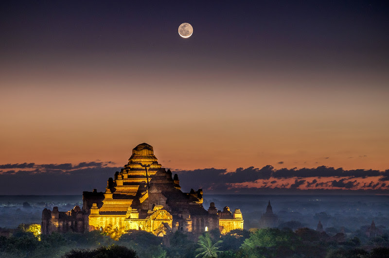 Moonrise over Dhammayan Gyi Temple, Bagan Moonrise over Dhammayan Gyi Temple, Bagan