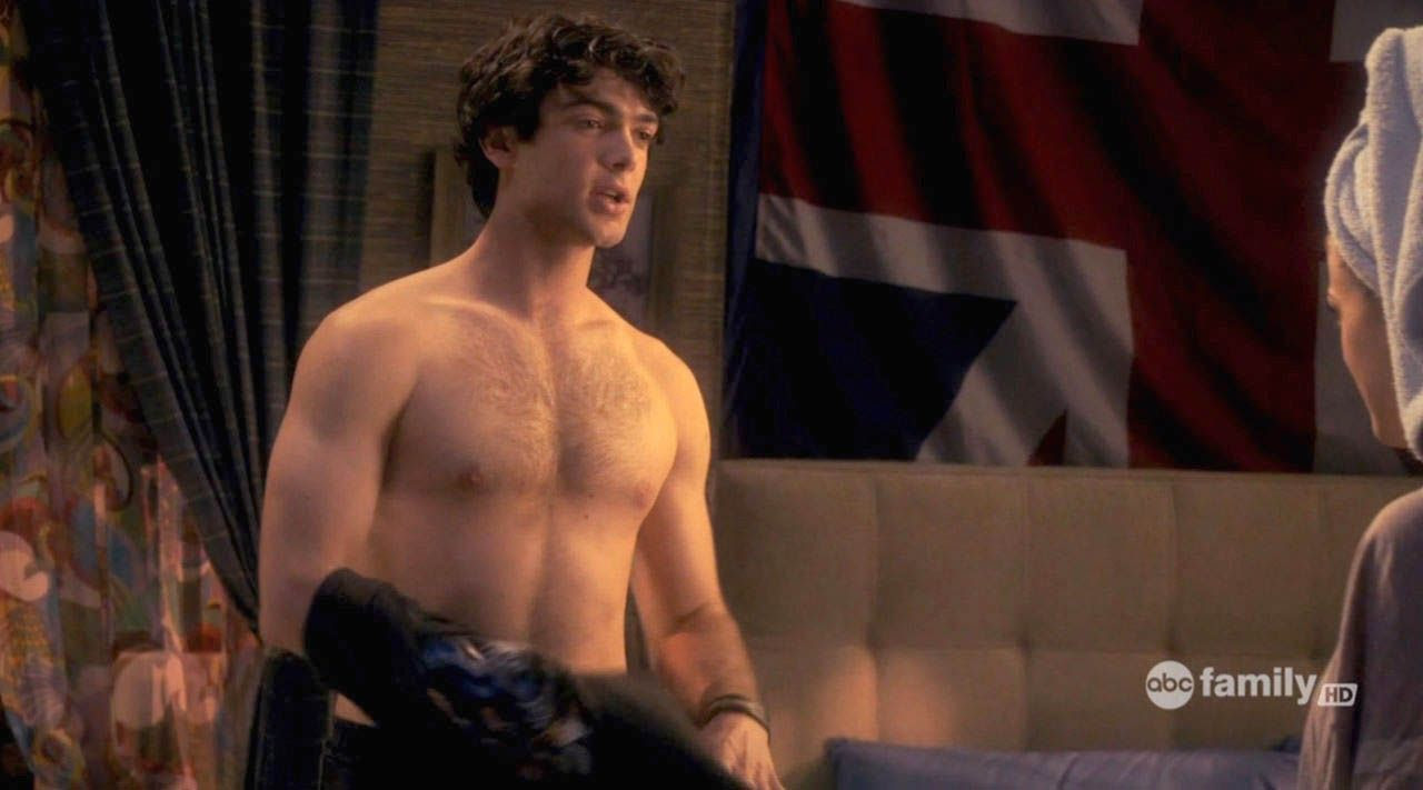 Male Celebrities Ethan Peck Shirtless In Abc Tv Things I Hate About You