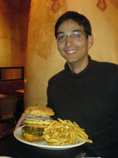 A big Philadelphia burger from the Cheese cake factory(&copy 2007 by Jolle)