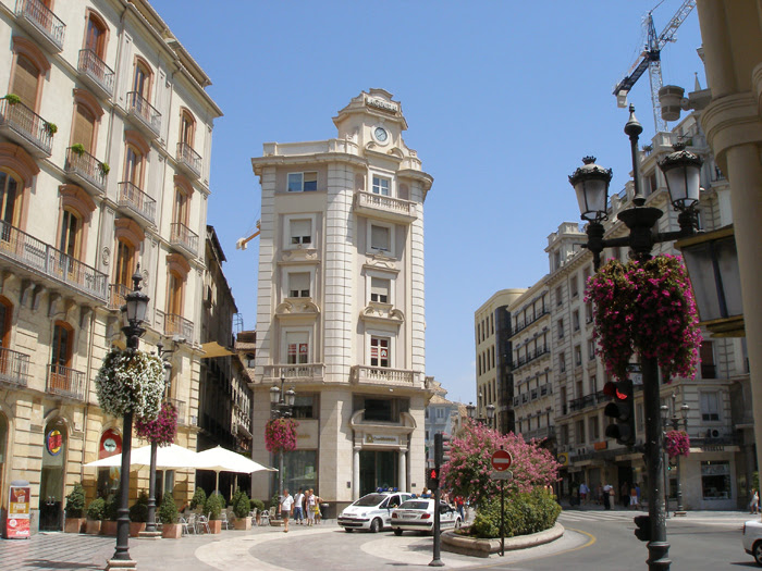 File:Granada puerta real.jpg