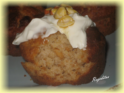 MUFFINS ESPONJOSOS CON CACAHUETES