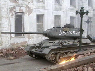 Els tancs soviètics entren a Berlín.