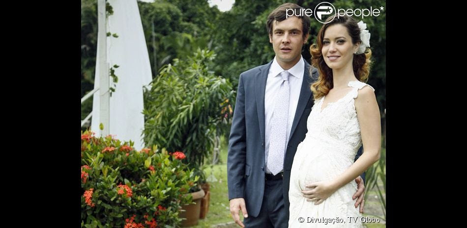 Laura (Nathalia Dill) e Caíque (Sergio Guizé) se casam no final da novela 'Alto Astral', em 8 de maio de 2015