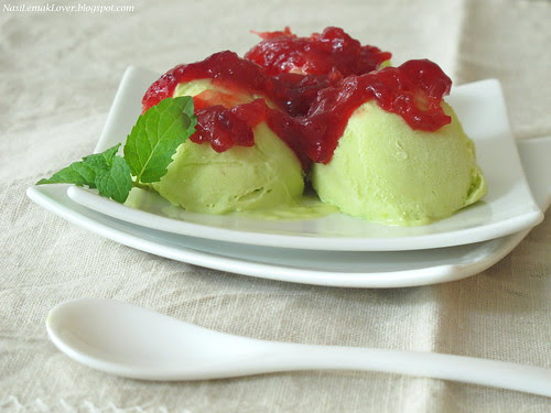 Avocado ice-cream with Rhubarb compote