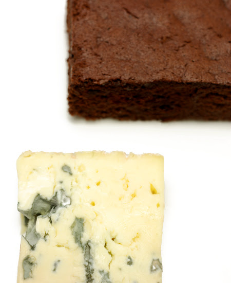 dark chocolate sponge with blue cheese© by Haalo