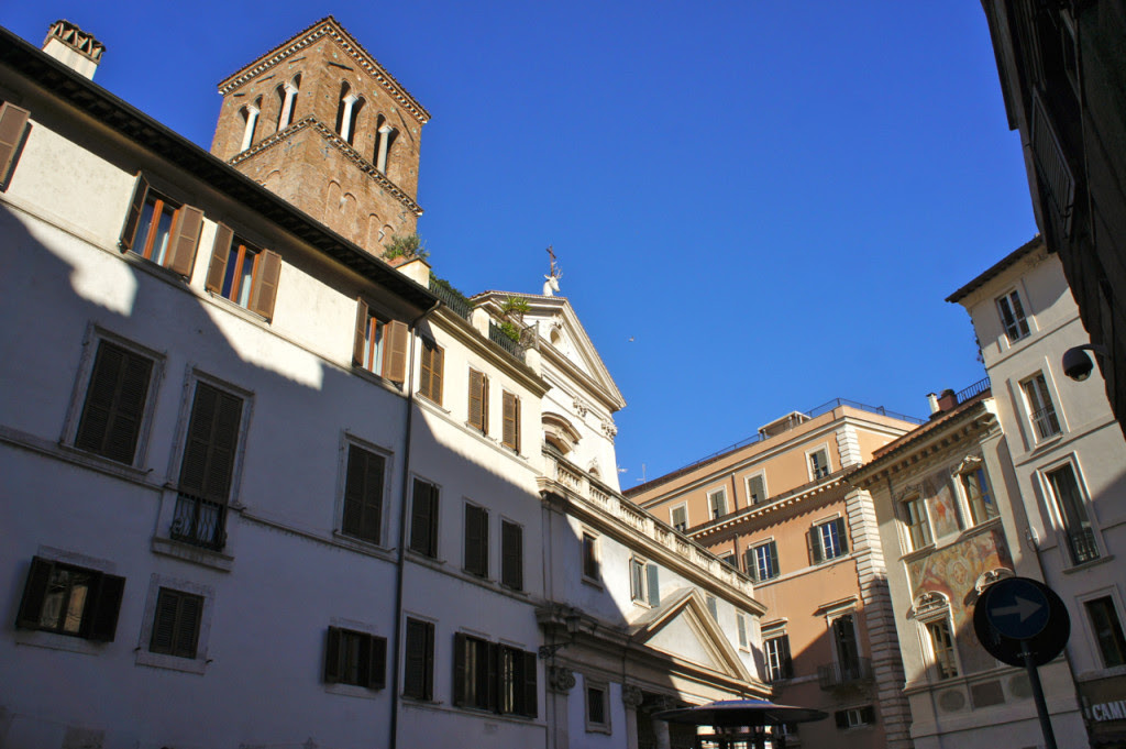 Fica na Piazza Sant'Eustachio onde existe uma igreja com a cabeça e um veado com cornos.  Ninguém quer casar aqui por achar que traz má sorte! Rssss!