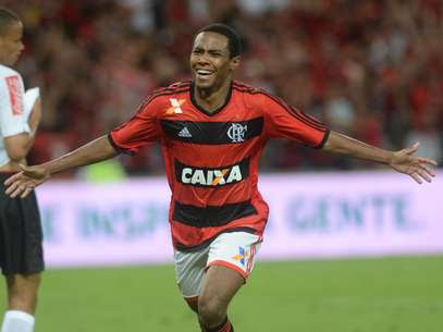 Elias comandou vitória do Flamengo por 2 a 0 contra o Atlético-PR; resultado deu título da Copa do Brasil ao clube rubro-negro Foto: Mauro Pimentel / Terra