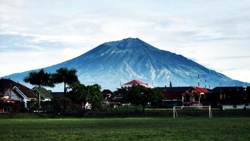 Lima Gunung Yang Terkenal Angker Di Indonesia
