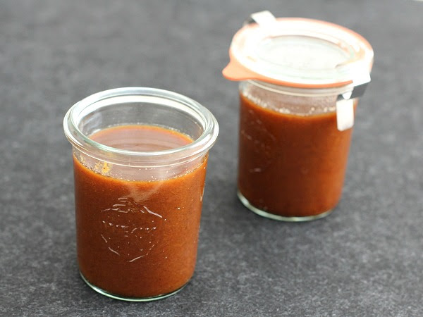 http://ellevildmad.wordpress.com/2013/11/01/madblogger-udfordringen-graeskarsirup/