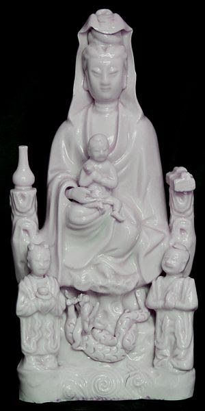 Madonna giapponese (con tanto di drago sotto i piedi).