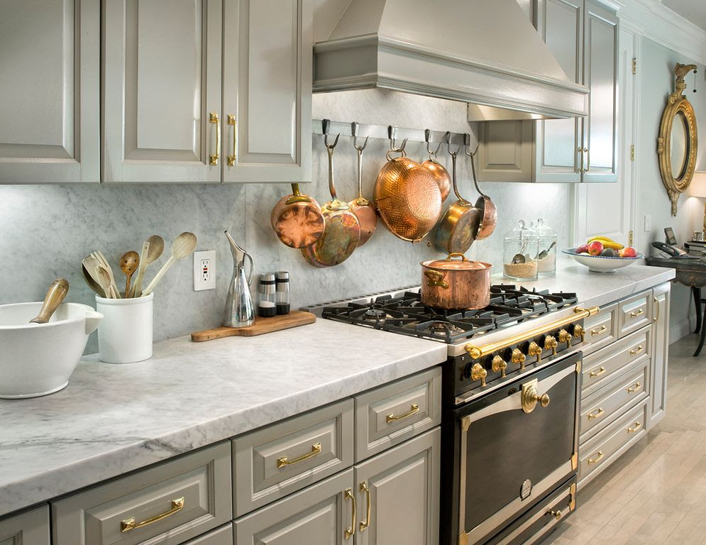 traditional kitchen with grey cabinets i_g ISxj1y5j70w33d0000000000 PoQ2A