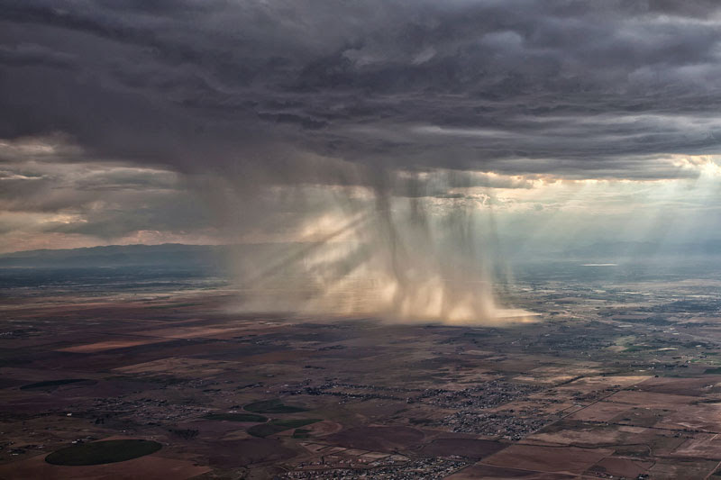 http://twistedsifter.com/2013/09/airplane-view-of-a-distant-storm
