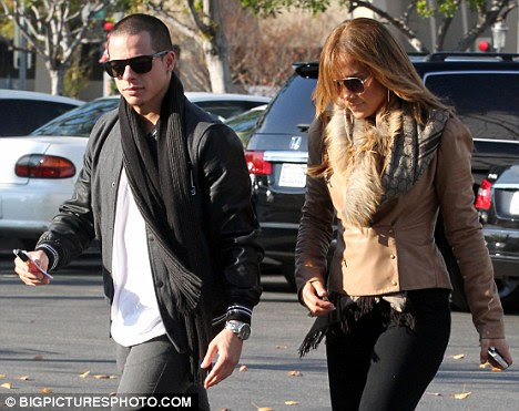http://i.dailymail.co.uk/i/pix/2011/12/19/article-2076046-0F38D0FF00000578-108_468x371.jpg