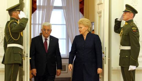 Le développement des colonies israéliennes en territoire palestinien "entrave" les pourparlers de paix, a regretté lundi la présidente de la Lituanie dont le pays assure la présidence semestrielle de l'UE. - /AFP