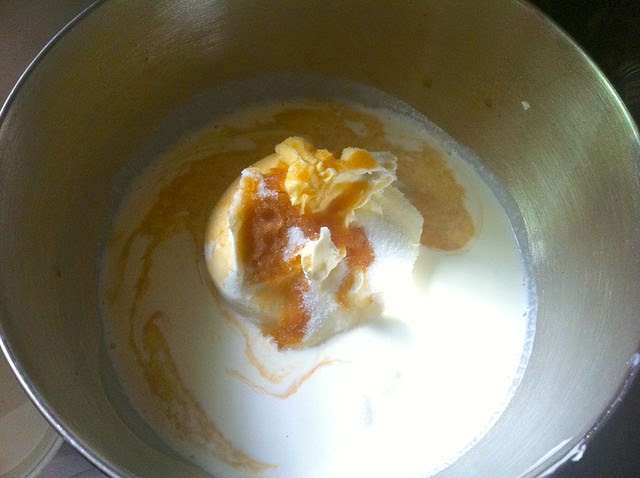 Mascarpone, Heavy Cream, Sugar and Vanilla in Mixing Bowl