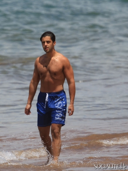 Male Celebrities Josh Peck Shirtless In Hawaii W Girlfriend Sept Rd Hot Sex Picture