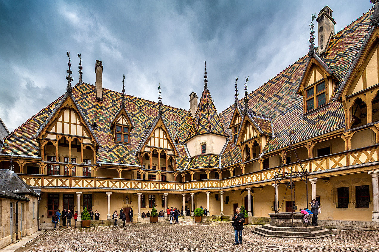 Résultat de recherche d'images pour "hospices de Beaune"