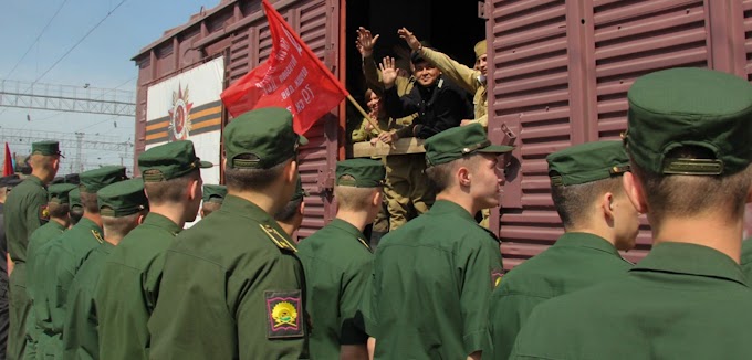 Российские войска с боевой техникой перебрасывают в Беларусь. В Минске пишут