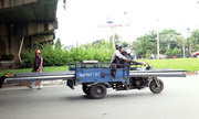 CSGT bắt hàng trăm xe thô sơ, tự chế ở Sài Gòn