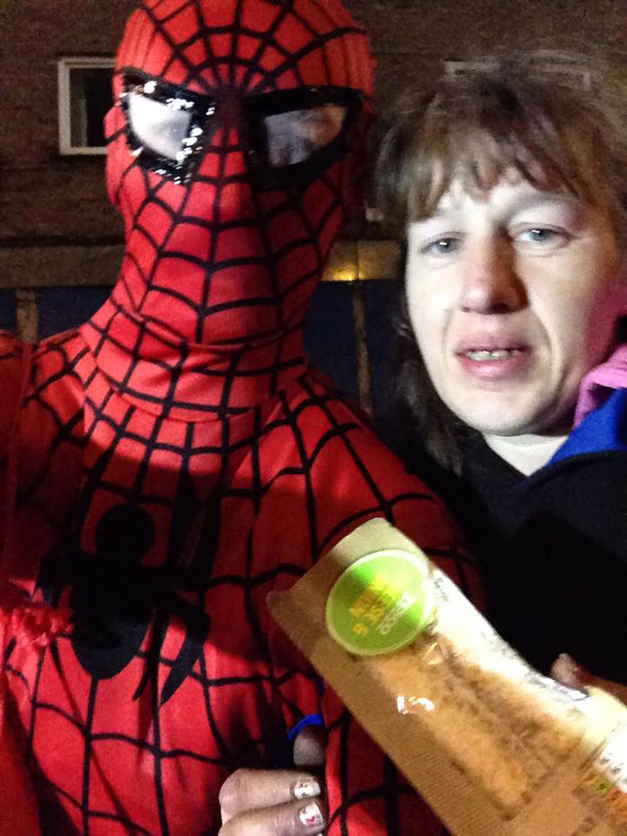 spider-man-helps-feeds-homeless-birmingham-uk-4