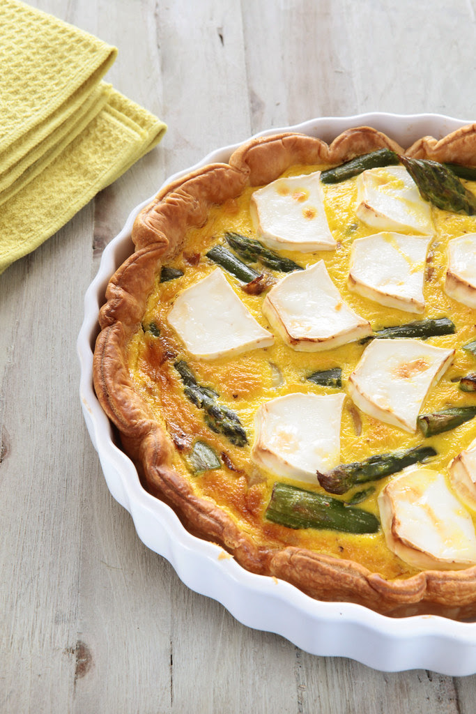 Goat's cheese and green asparagus tart