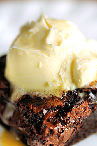 Brownie with clotted cream 7049 R