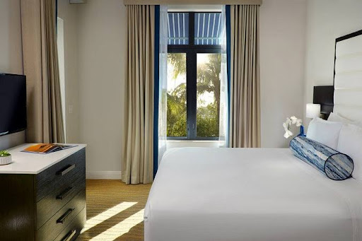 Indoor Lodging «Naples Bay Resort», reviews and photos, 1500 5th Ave S, Naples, FL 34102, USA