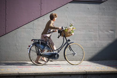 Aging gracefully, photo from copenhagencyclechic.com