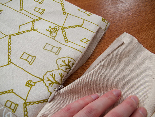 making cushions - zip fitted, ends need to be closed off