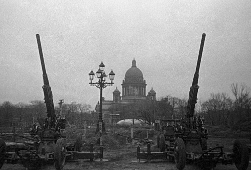 RIAN archive 5634 Antiaircrafters guarding the sky of Leningrad