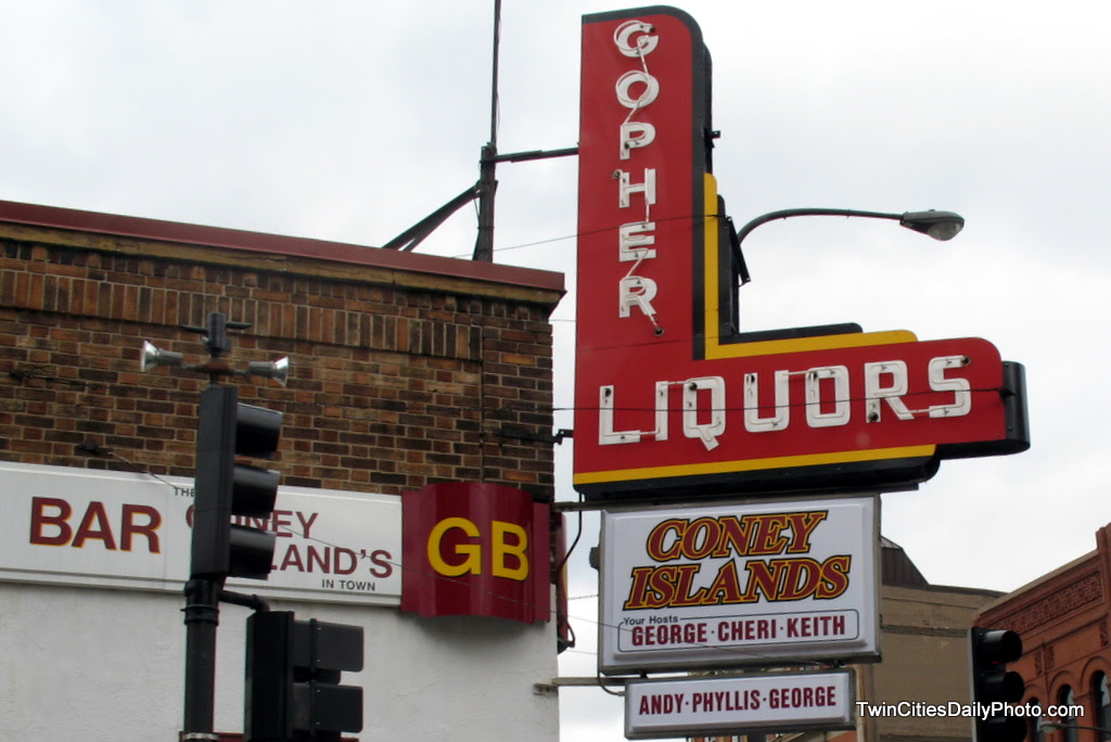 There is confusion about this business, Gohper Liqours with a Coney Islands sign, is it a bar or restaurant
