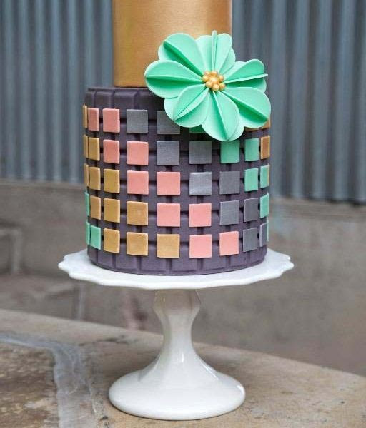 Pretty Cake With Squares Applique Pattern